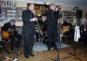 Laurie Chescoe's Reunion Band at Farnborough Jazz Club, Kent on Friday 20th March 2015. (LtoR) Jim Douglas (gtr), Dave Hewitt (trmb), Laurie (drums), Alan 'Lord Arsenal' Bradley (trmp), Pete Skivington (bass) & John Lee (clrnt&sax). Photo by Mike Witt.