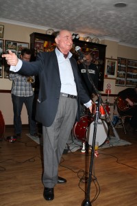 Peter Mar stars, singing 'Easter Parade' with Martyn Brothers. Ben & Emile Martyn (d.bass & drums), Alan Beechey (trumpet), Jeff Williams (trombone), Adrian Cox (clarinet), & JOHN ‘flashback radio’ RUSCOE (guitar) at Farnborough Jazz Club, Kent on 3rd April 2015. Photo by Mike Witt.