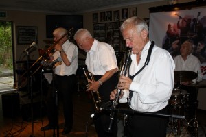 Bob Dwyer's Bix & Pieces at Farnborough JC, Kent ( Bernie, Max, Bob & Laurie - 10Jul2016