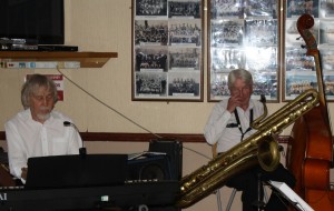 Chris Newman plays at Farnborough JC seen here with John Bayne (b.sax) with Bob Dwyer's Bix & Pieces 10Jul2015.