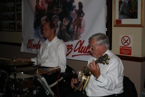 Lord_Napier Hotshots play at Farnborough Jazz Club on 16th October 2015. with Bill Traxler on drums and Lyn Saunders on banjo (both showing lovely tans!). Photo by Mike Witt.
