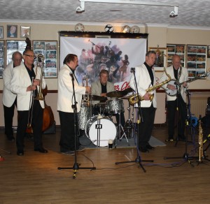 Tony Pitt's All Stars at Farnborouh Jazz Club (Kent) on 9th October 2015. (LtoR) Andy Laurence (d.bass), Dave Hewitt (trombone), Denny Ilett (trumpet), John Tyson (drums), Al Nichols (tenor sax) and Tony Pitt (banjo). Photo by Mike Witt.