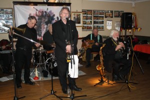 John Lee plays clarinet with Laurie Chescoe's Reunion Band at Farnborough Jazz Club (Kent) on 22apr2016. (behind - LtoR) Mike Pointon (trombone) Laurie Chescoe (drums), Allan 'Lord Arsenal' Bradley (trumpet) and Peter Skivington (bass guitar & bass ukelele). Photo by Mike Witt.