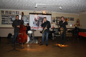 Martyn Brothers play at Farnborough Jazz Club on 15th April 2016. Ben Martyn (double bass), Finlay Milne (trumpet), George Simmonds (trombone), Ian Beetlestone (piano), John ‘flashback radio’ Ruscoe (guitar) and Dominique Coles (drums). Photo by Mike Witt.